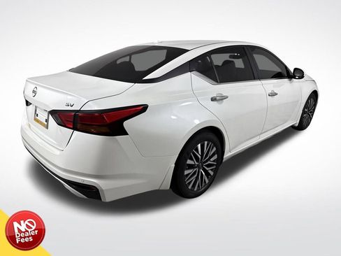 Used 2024 Nissan Altima 2.5 SV w/ SV Premium Package image 3