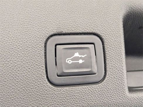 Used 2022 Chevrolet Equinox RS image 28