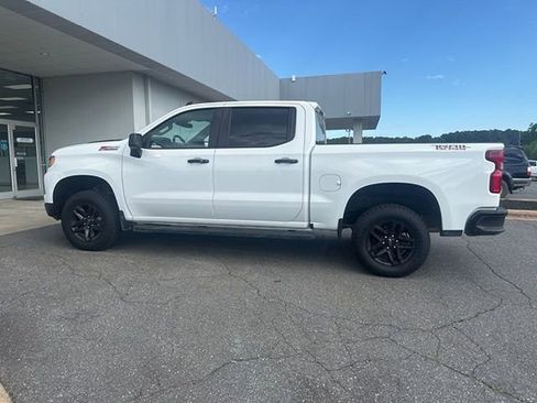 Used 2024 Chevrolet Silverado 1500 LT Trail Boss w/ Protection Package AWD/4WD image 8