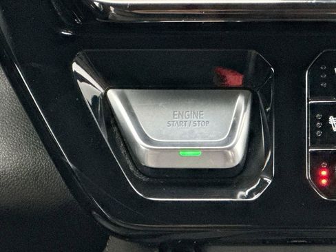 Used 2025 GMC Sierra 2500 AT4 image 17