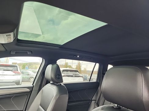 Used 2022 Volkswagen Tiguan SE R-Line image 13