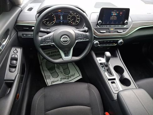 Certified 2025 Nissan Altima 2.5 SV image 11