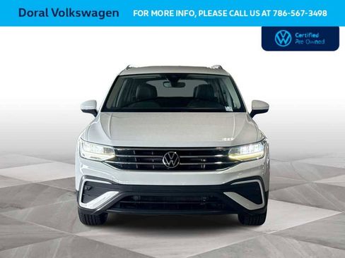 Certified 2022 Volkswagen Tiguan SE image 3