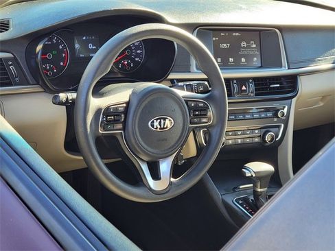 Used 2018 Kia Optima LX image 3