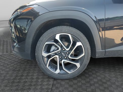 Used 2025 Chevrolet Trax RS FWD image 14