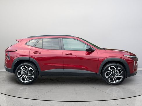 Used 2025 Chevrolet Trax RS w/ Sunroof Package FWD image 6