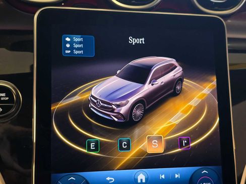 Used 2025 Mercedes-Benz GLC 300 image 30