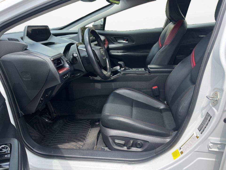 Used 2025 Toyota Prius Plug-In Hybrid FWD image 11