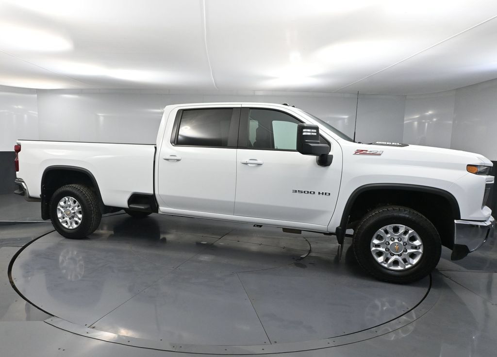 Used 2025 Chevrolet Silverado 3500 LT w/ Safety Package AWD/4WD image 1