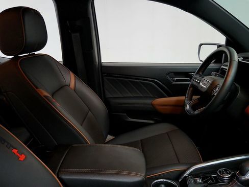 Certified 2024 GMC Canyon AT4 w/ AT4 Premium Package AWD/4WD image 24