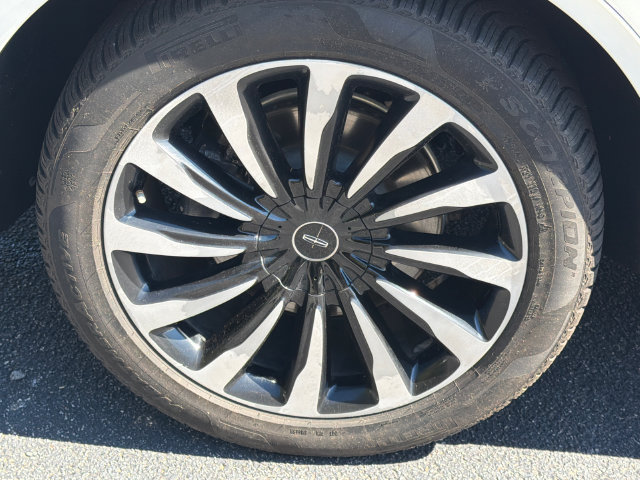 Used 2021 Lincoln Aviator Black Label Grand Touring w/ Class IV Trailer Tow Package AWD/4WD image 19