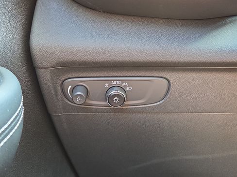 Used 2023 Buick Envision Essence w/ Sport Touring Package FWD image 19