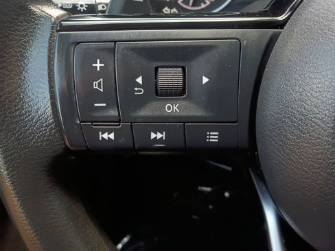 Used 2022 Nissan Rogue SV FWD image 11