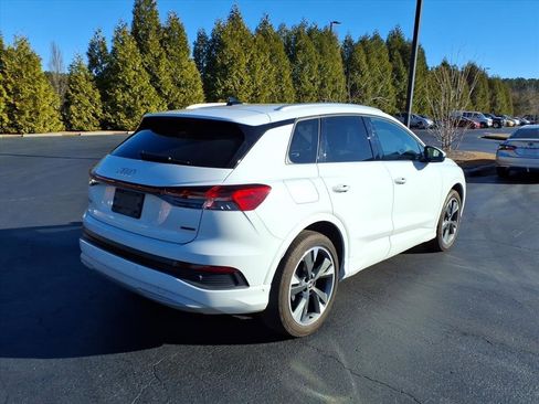 Used 2022 Audi Q4 e-tron Premium Plus image 3