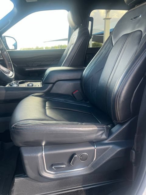 Used 2022 Ford Expedition Max Platinum AWD/4WD image 18