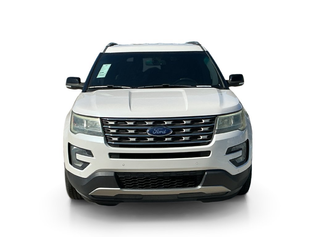 Used 2017 Ford Explorer XLT w/ Equipment Group 202A FWD image 2