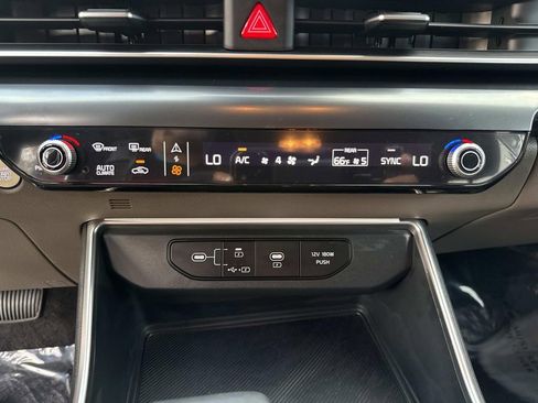 Used 2026 Kia Carnival image 30