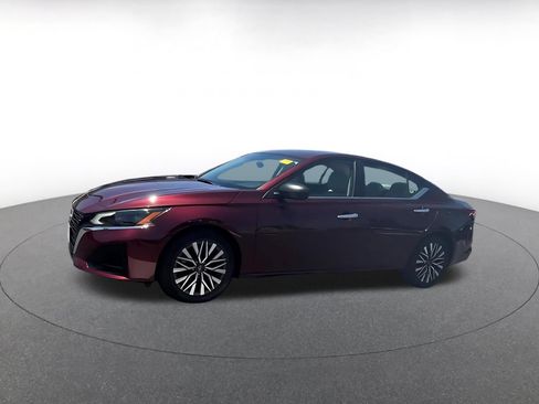 Used 2025 Nissan Altima 2.5 SV FWD image 6