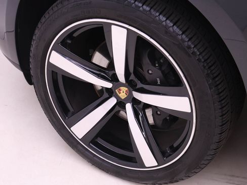 Used 2026 Porsche Macan AWD/4WD image 23