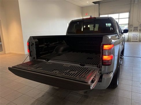 Used 2024 Nissan Frontier Pro-X w/ Technology Package image 14