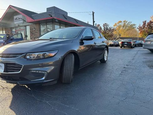 Used 2017 Chevrolet Malibu Hybrid image 4