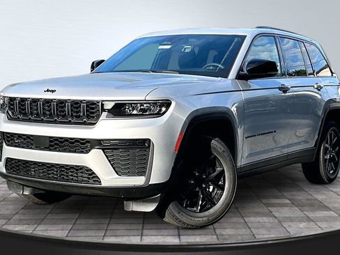 New 2026 Jeep Grand Cherokee Altitude AWD/4WD image 3