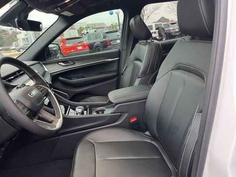 New 2026 Jeep Grand Cherokee Limited w/ Limited Altitude Package AWD/4WD image 8