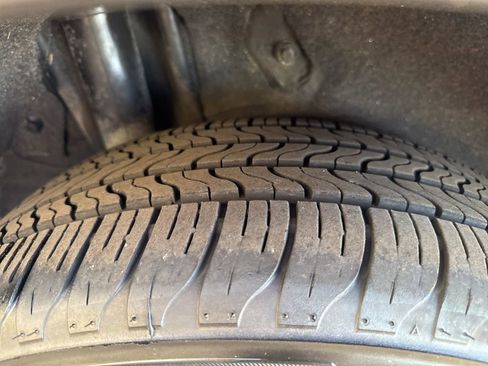 Used 2018 Toyota Sienna LE w/ Carpet Mat Package image 11