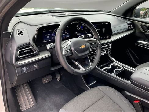 Used 2025 Chevrolet Traverse LT w/ Sun and Wheel Package AWD/4WD image 18