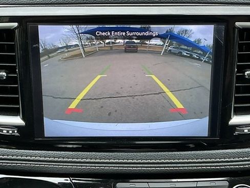 Used 2024 Chrysler Pacifica Select image 14