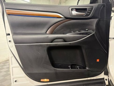 Used 2019 Toyota Highlander Limited Platinum image 16