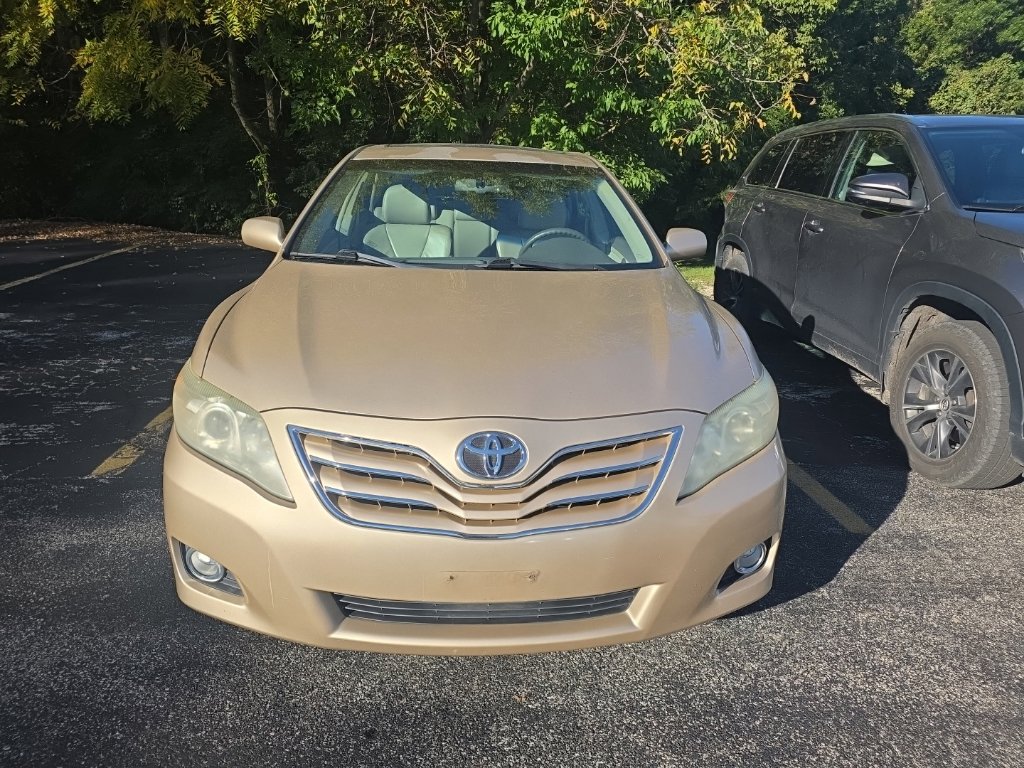 Used 2011 Toyota Camry XLE w/ SE/XLE Extra-Value Pkg FWD image 2