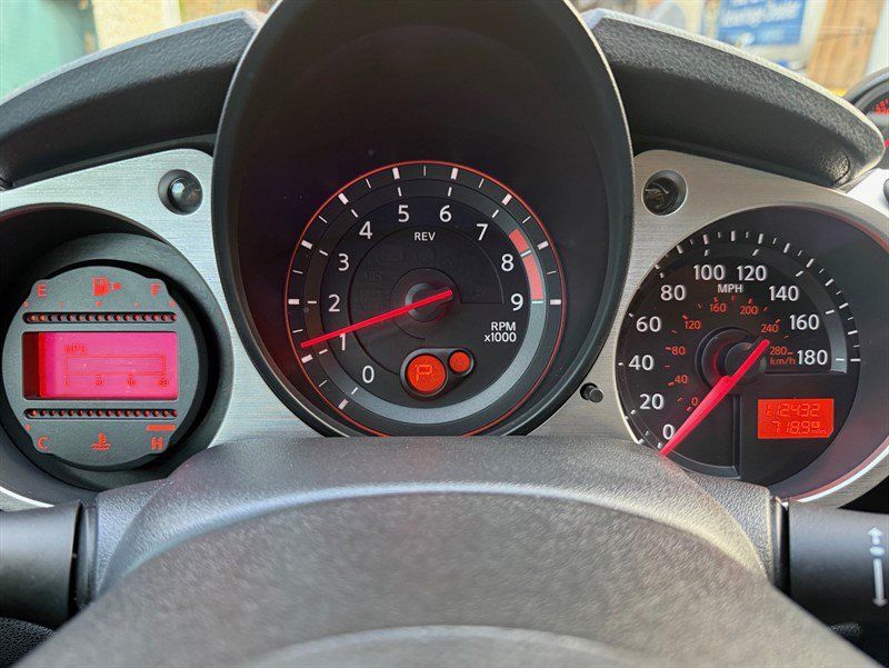 Used 2017 Nissan 370Z Coupe RWD image 11