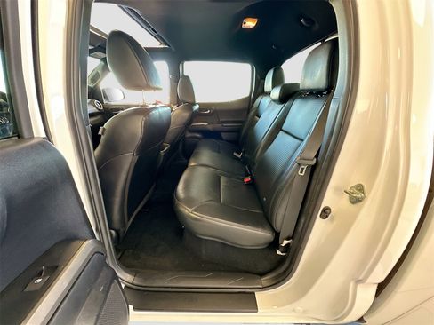 Used 2020 Toyota Tacoma Limited image 26
