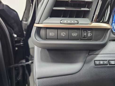 Used 2025 Toyota Crown Signia AWD/4WD image 28