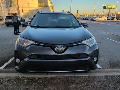 Used 2018 Toyota RAV4 XLE image 17