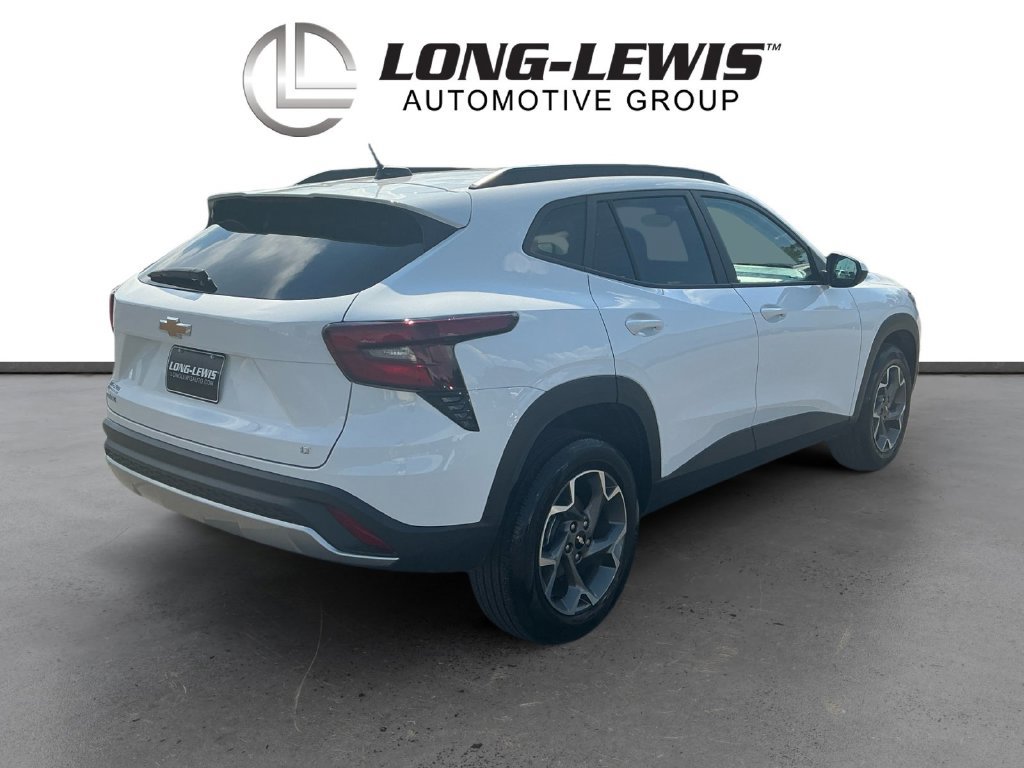 Used 2025 Chevrolet Trax LT FWD image 7