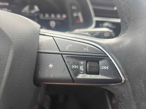 Used 2023 Audi Q7 2.0T Premium w/ Towing Package AWD/4WD image 35