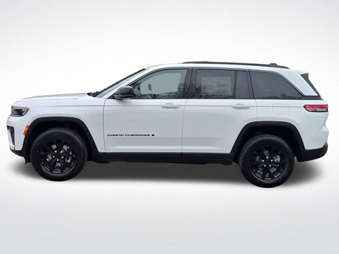 New 2026 Jeep Grand Cherokee Altitude AWD/4WD image 18