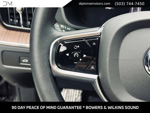 Used 2024 Volvo XC60 T8 Ultimate AWD/4WD image 29