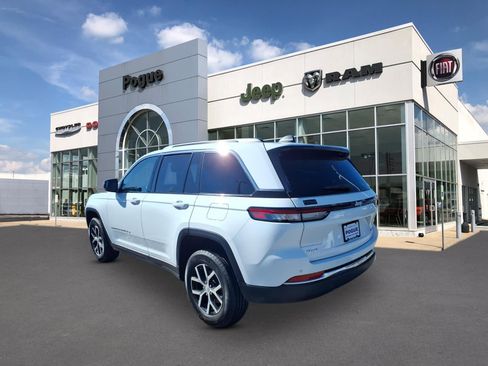 Used 2024 Jeep Grand Cherokee Limited image 3