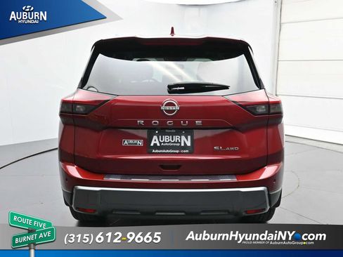 Used 2024 Nissan Rogue SL w/ SL Premium Package AWD/4WD image 3