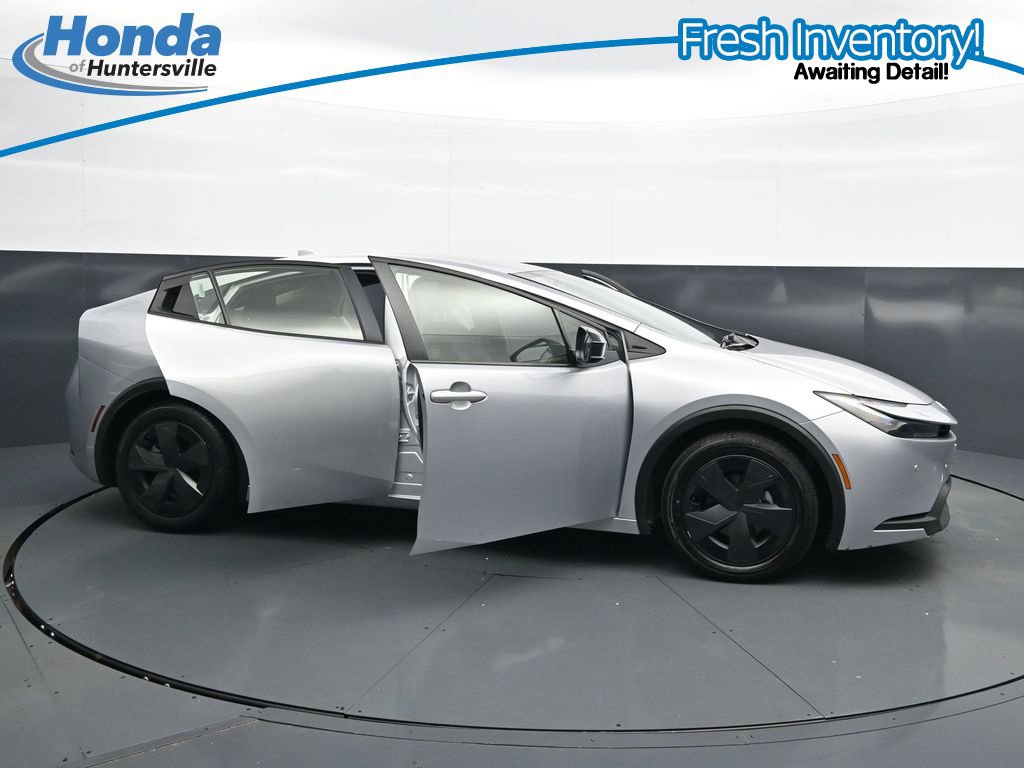 Used 2025 Toyota Prius LE FWD image 41