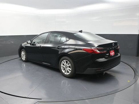 Used 2025 Toyota Camry LE FWD image 6