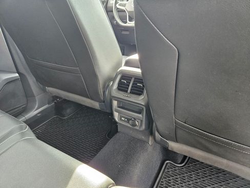 Used 2022 Volkswagen Tiguan SE AWD/4WD image 25