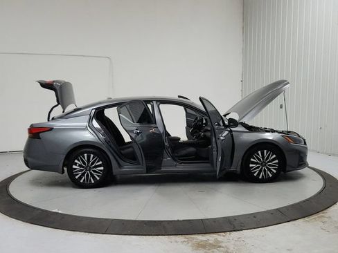 Used 2023 Nissan Altima 2.5 SV w/ SV Premium Package FWD image 16