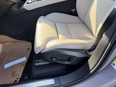 New 2026 Volvo XC90 T8 Ultra w/ Lounge Package image 16