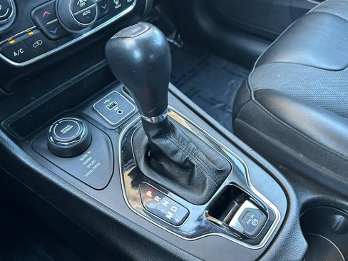 Certified 2023 Jeep Cherokee Altitude Lux AWD/4WD image 22
