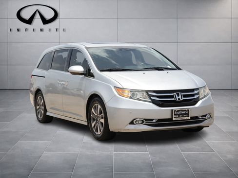 Used 2015 Honda Odyssey Touring Elite image 3