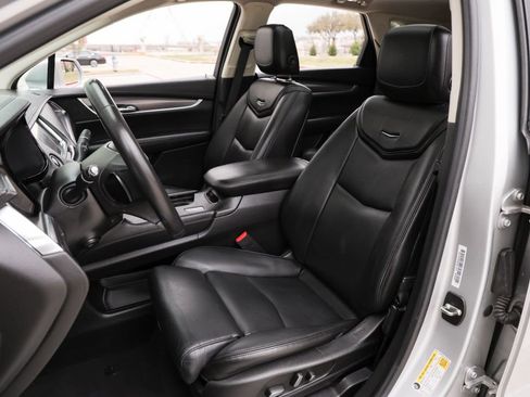 Used 2017 Cadillac XT5 Luxury w/ Driver Awareness Package FWD image 17